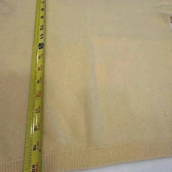 Lord & Taylor women’s CASHMERE short sleeve crew neck sweater size M - Picture 5 of 5